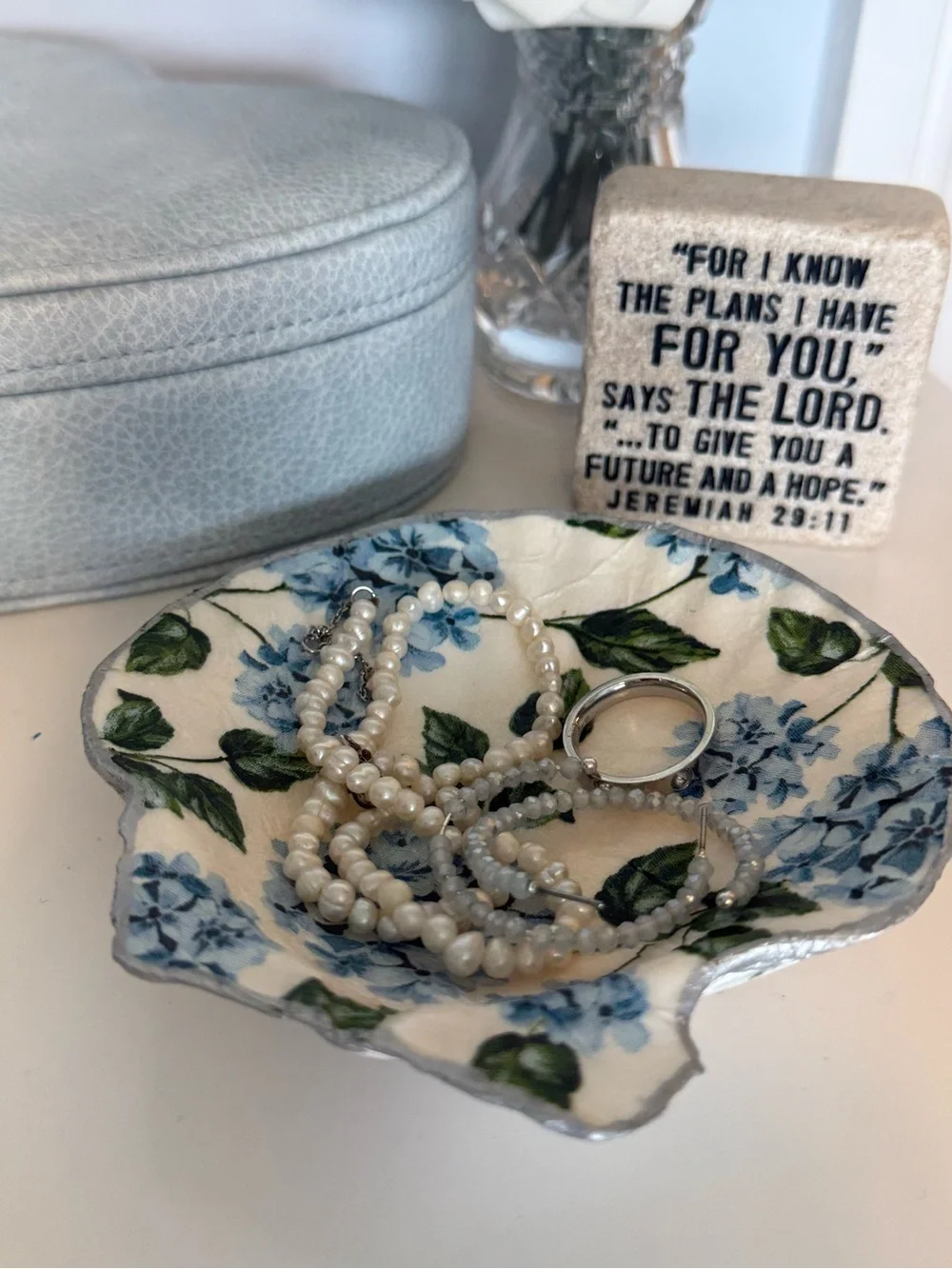 Handmade Floral Seashell Jewelry Dish🩵